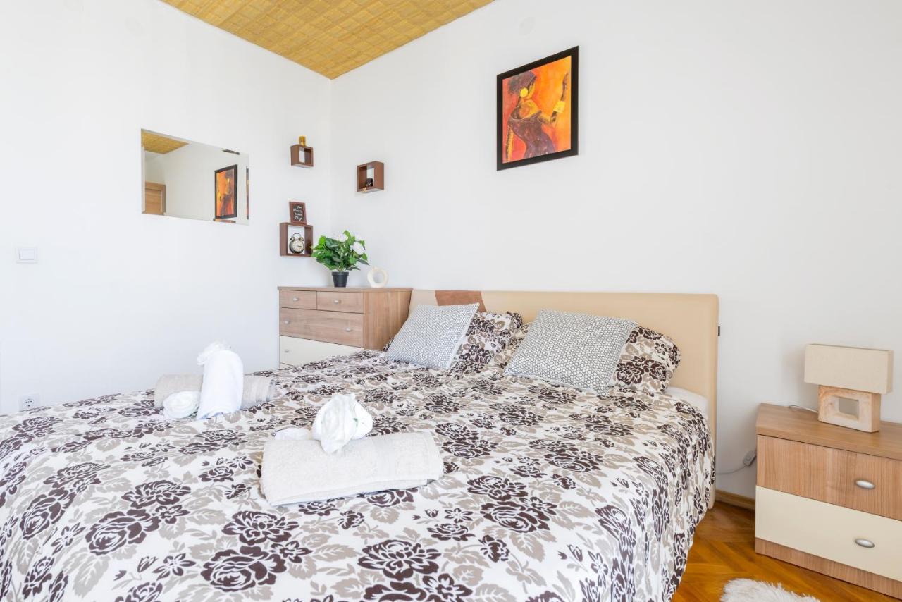 Adventure Apartment 75M2 Close To The Center Split Eksteriør billede