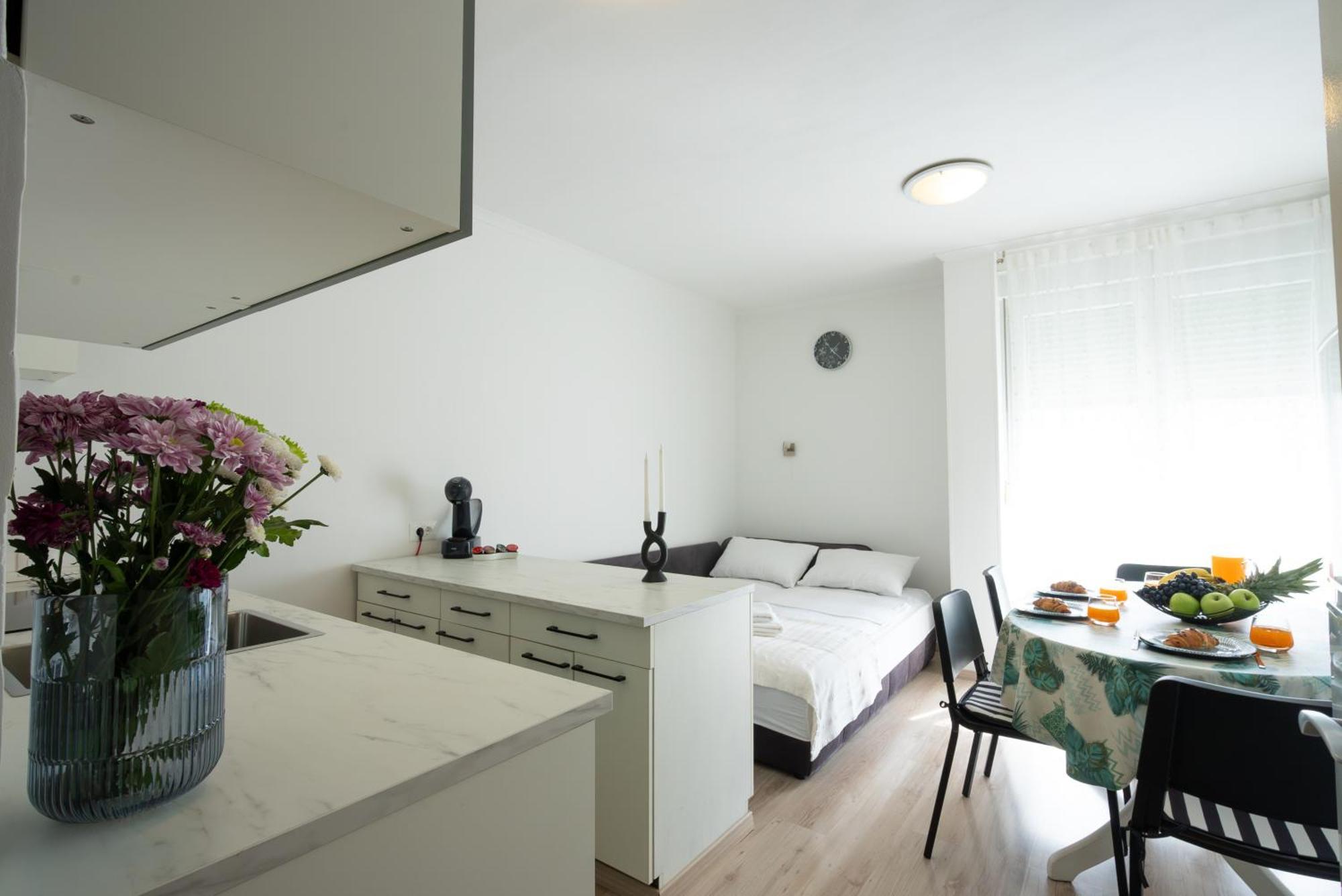 Adventure Apartment 75M2 Close To The Center Split Eksteriør billede
