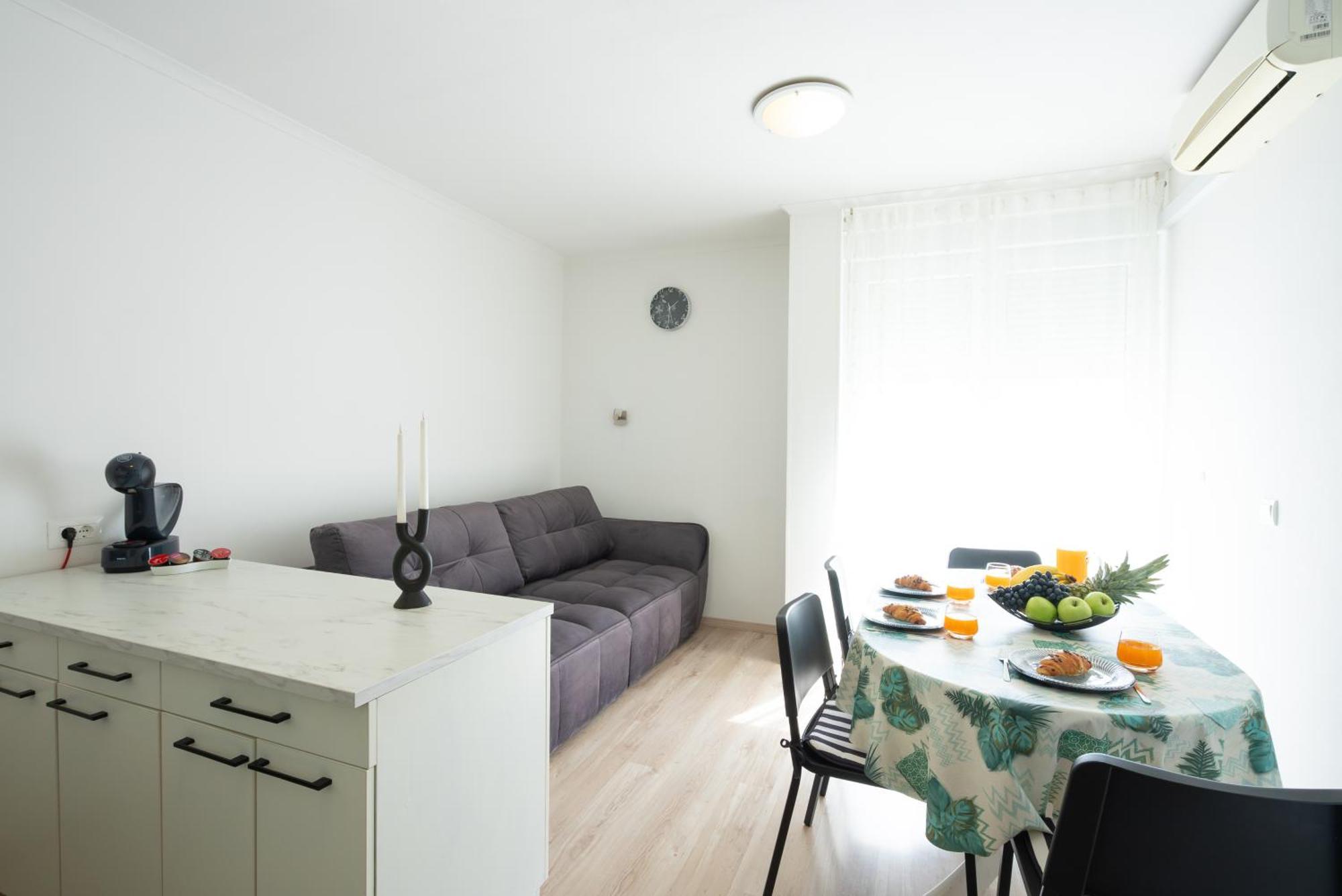 Adventure Apartment 75M2 Close To The Center Split Eksteriør billede
